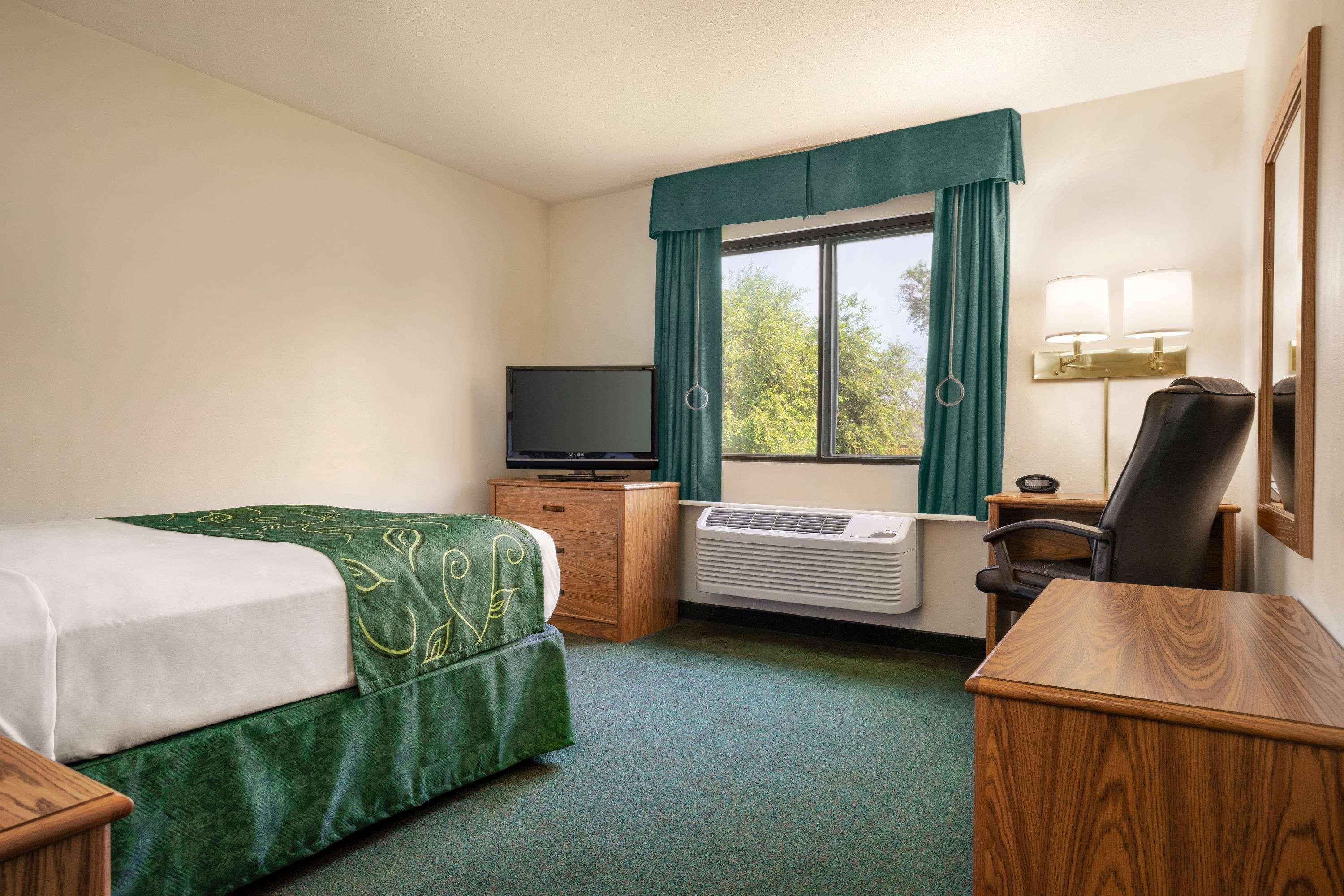 ทราเวลลอดจ์ มอร์ริล Hotel Morrill ภายนอก รูปภาพ